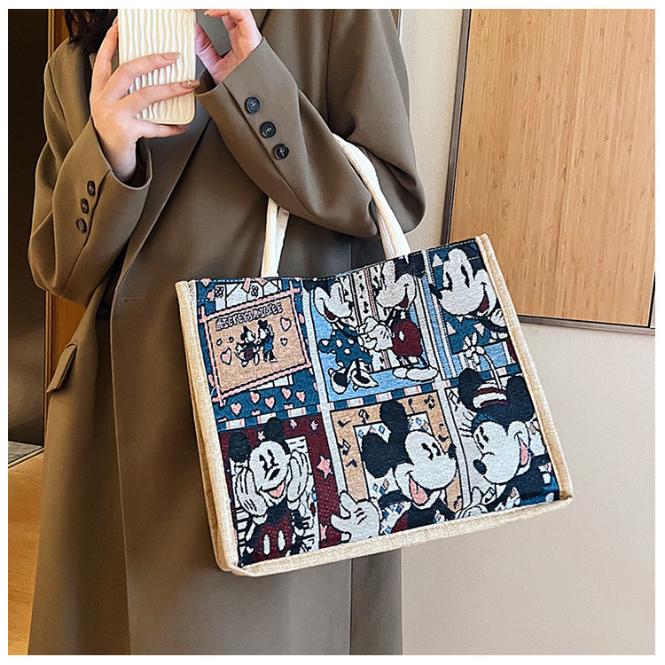 The 2024 new Mickey Mouse single-shoulder handbag is a versatile and large-capacity tote bag for women full figure