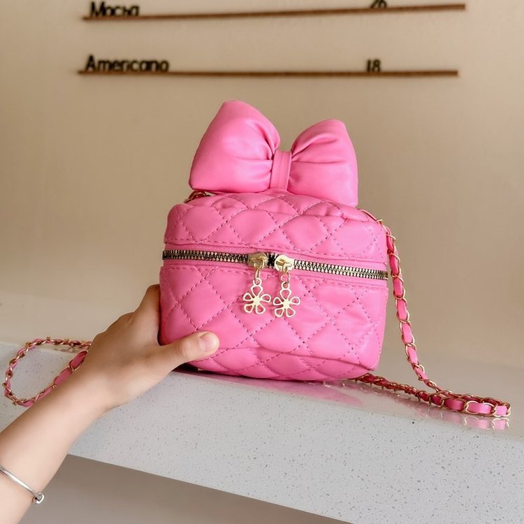 2024 Bow embroidery thread small bag, feminine parent-child single-shoulder crossbody bag, fashionable mini versatile chain small square bag Application Scenario