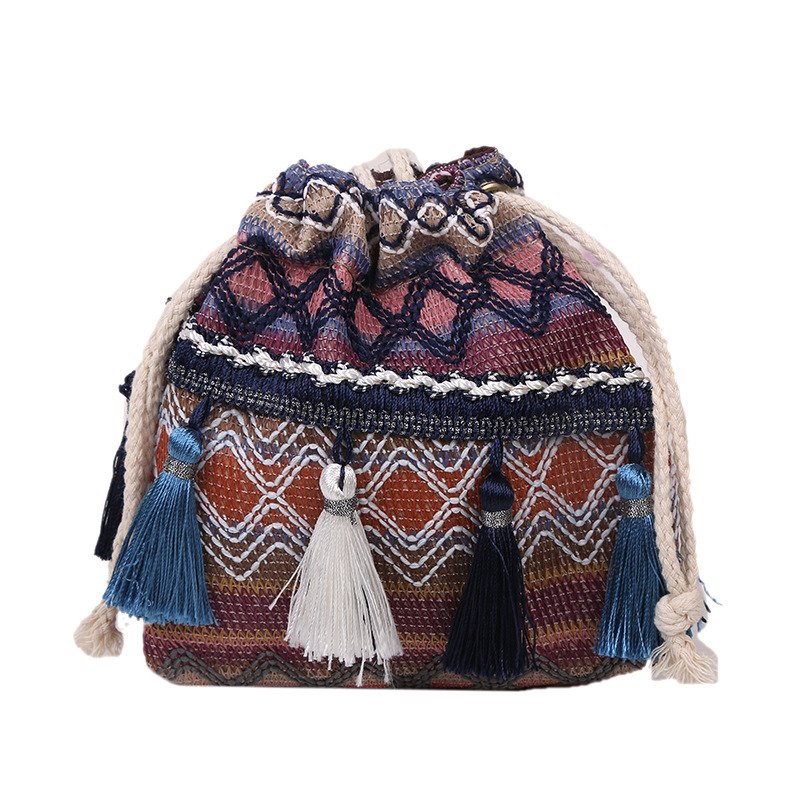 The 2022 new trendy and fashionable fringed bucket bag, a single-shoulder personalized crossbody bag with ethnic style Item Picture