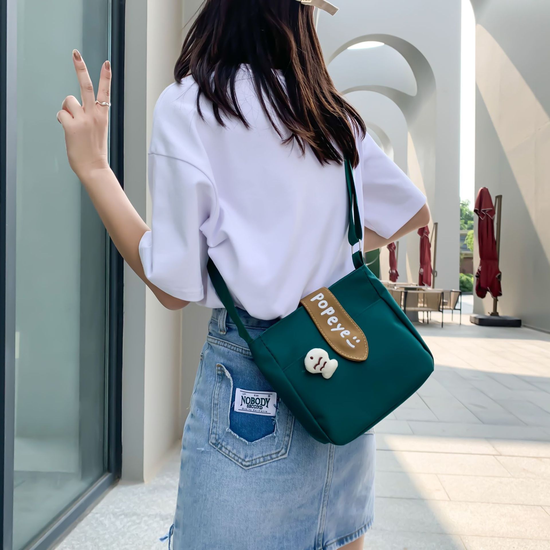 Japanese and Korean Ins-style bags, cute canvas bags for girls' school, Korean version crossbody bags for girls, small single-shoulder bags for young girls Application Scenario