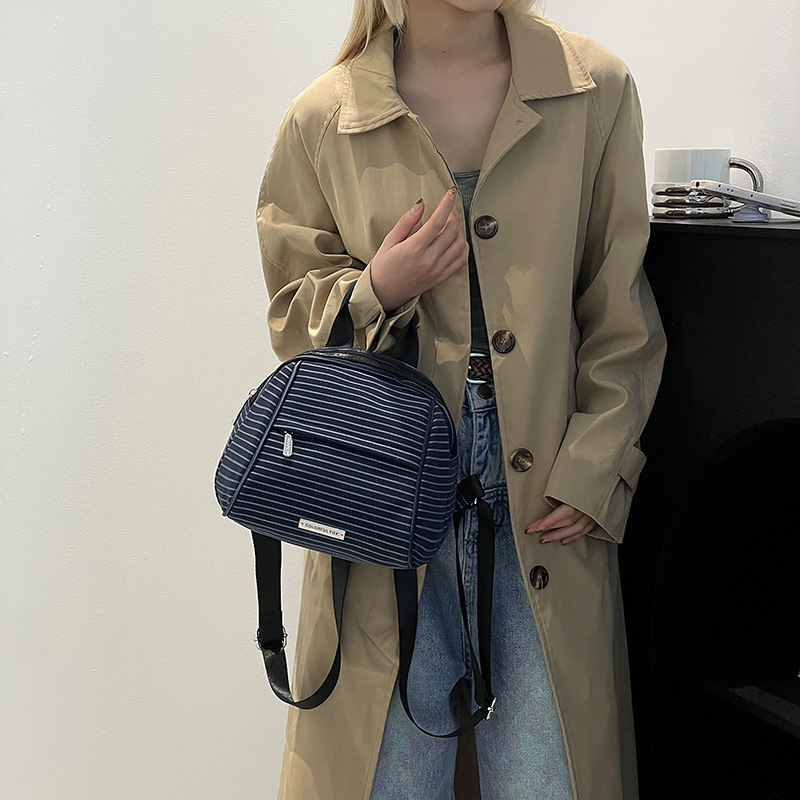 Colorful Fox's new shell-shaped small backpack is a delicate and simple casual backpack with an ins style for women Specification drawing