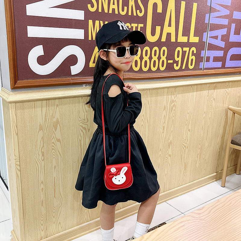 2022 Korean-style children's bags: Cute rabbit girl single-shoulder crossbody bag, Fashionable Princess mini loose change accessory bag Application Scenario