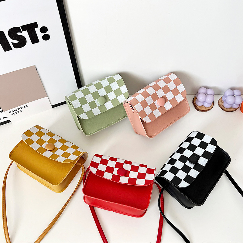 2022 new style chain crossbody bag for women, fashionable and trendy saddle bag full figure