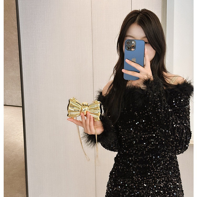 2025 New cross-border acrylic bag, glossy pearl flower bag, bow mini bag opening, red envelope, children's bag Application Scenario
