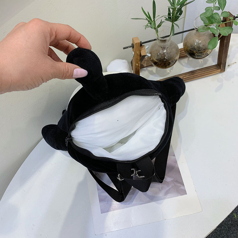 Spring large-capacity canvas bag, egg boy party, cartoon girl, cute and fresh handbag, versatile shoulder bag wholesale Application Scenario