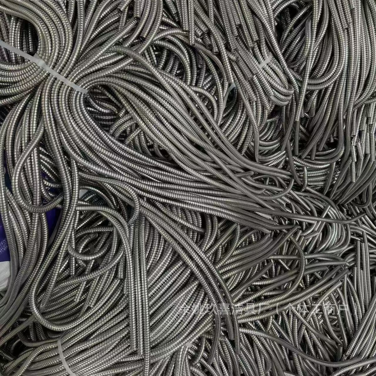Wholesale of 304 stainless steel explosion-proof universal water heater hoses and bathroom faucets from the manufacturer Application Scenario