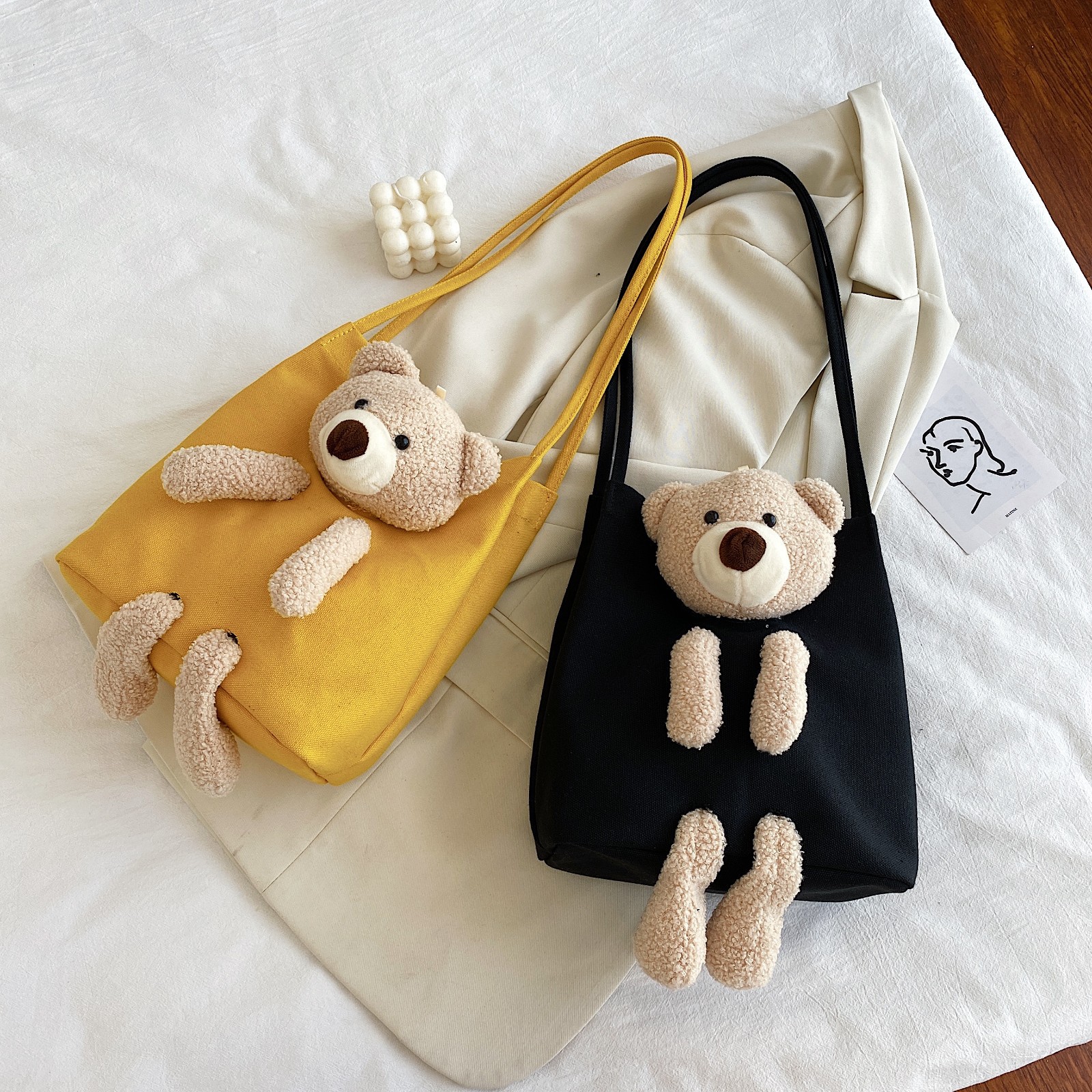 The new internet-famous canvas bear doll single-shoulder bag is a trendy item for going out. It's a simple bucket bag for beautiful girls and a fashionable and versatile women's bag full figure