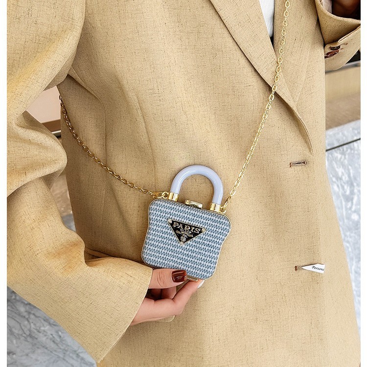 Mini Red envelope Women's 2025 New cross-border woven crossbody small bag for children, snake-bone chain single-shoulder women's bag Application Scenario