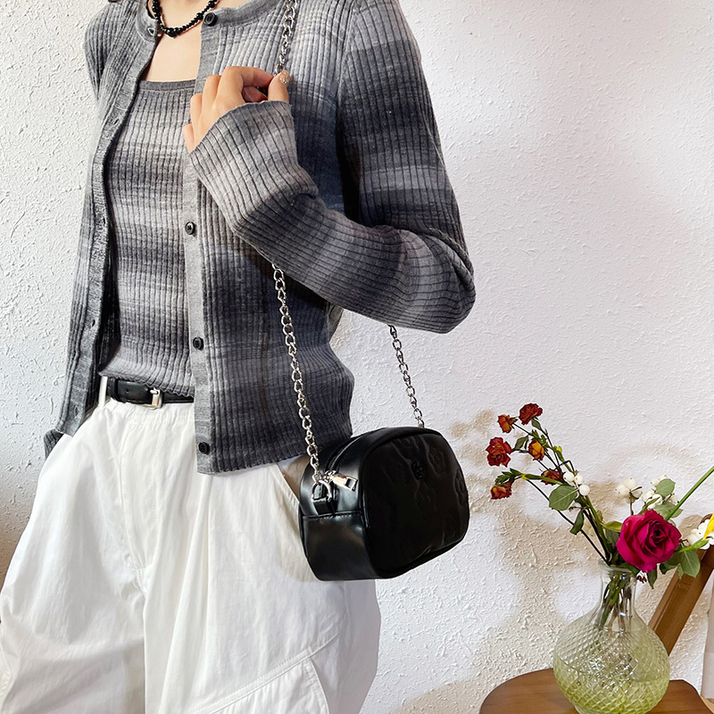 New fashionable and versatile single-shoulder crossbody bag for women, lightweight and trendy chain-printed camera bag Specification drawing