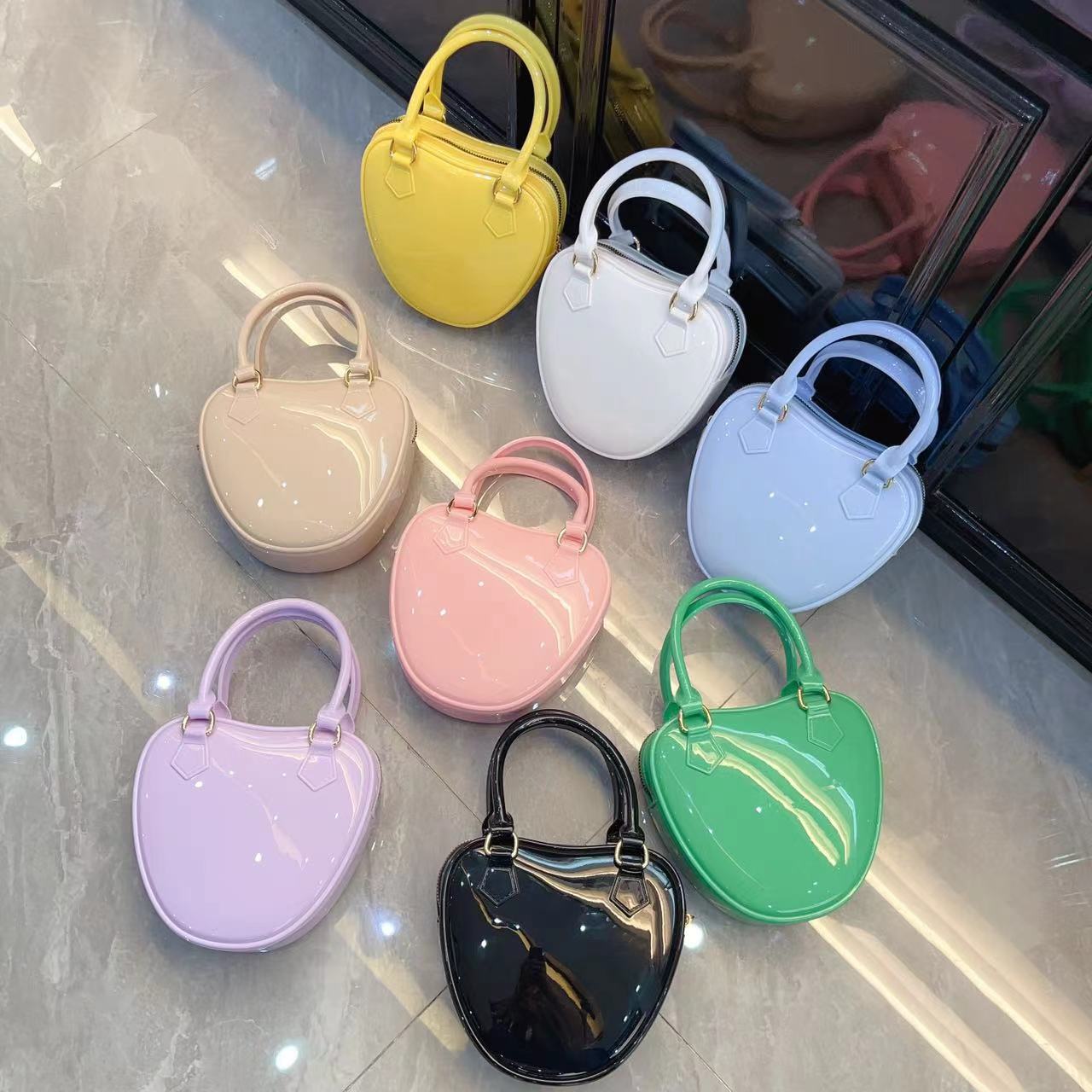2025 Cross-border new candy-colored jelly bag, hand-held heart bag, mobile phone bag, casual and fashionable single-shoulder crossbody women's bag details Picture