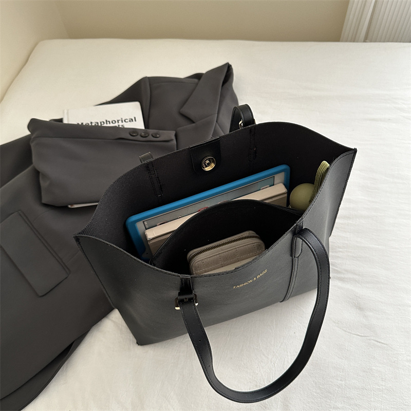 Wholesale of retro, simple and elegant tote bags from the manufacturer. New stylish, large-capacity single-shoulder bags for commuting and casual use Application Scenario