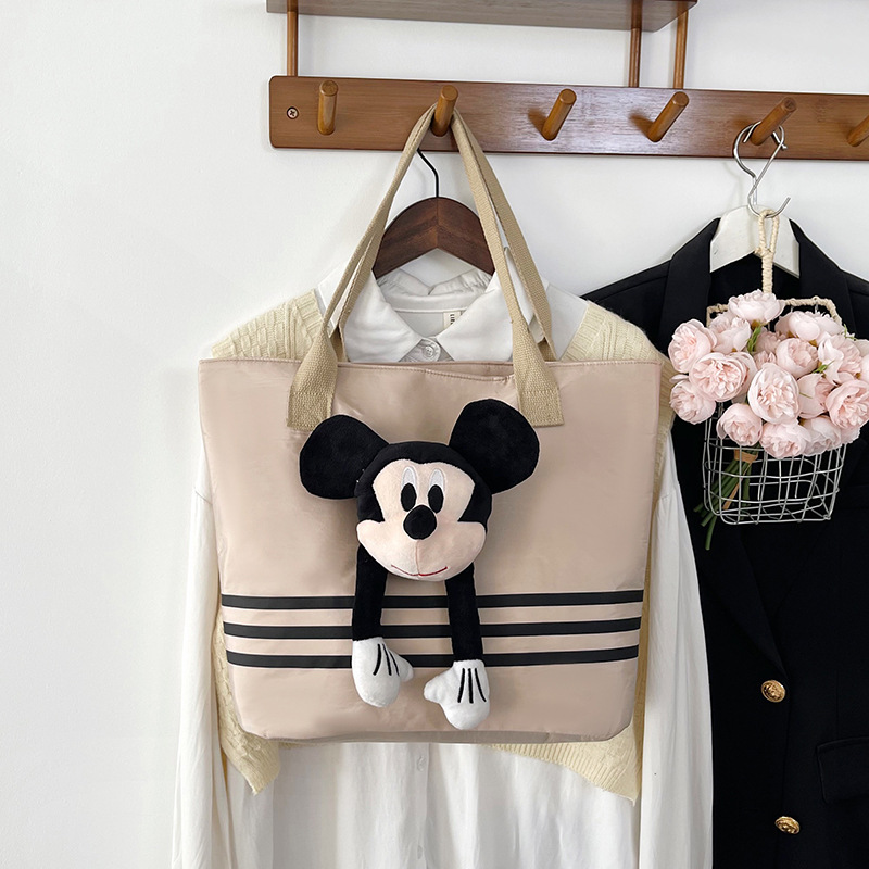 Large-capacity shopping and grocery bag, Korean-style chic casual versatile nylon contrasting color striped single-shoulder crossbody bucket bag Application Scenario