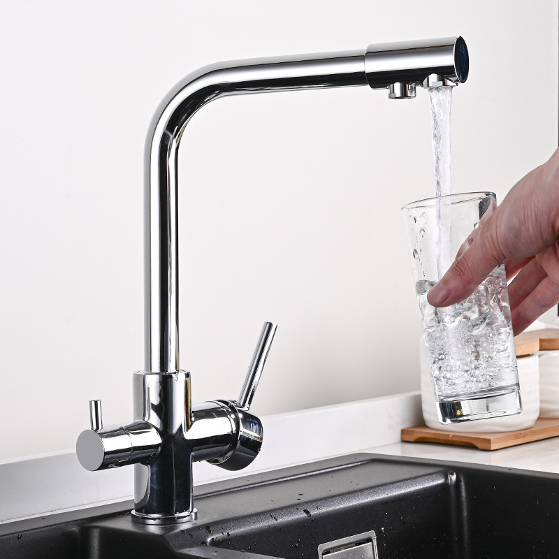 Kitchen cold, hot and purified water three-in-one faucet, household brass sink, vegetable basin, direct drinking, splash-proof and rotatable faucet Application Scenario