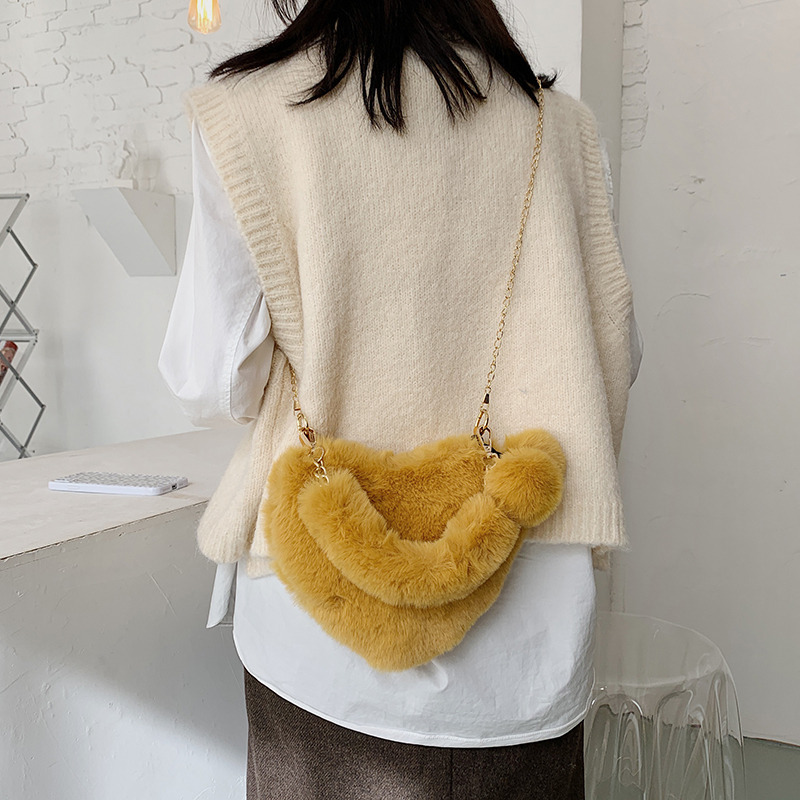 Cute heart-shaped chain crossbody bag, fashionable and stylish single-shoulder plush bag, Korean style Instagram girls' large-capacity storage bag Specification drawing