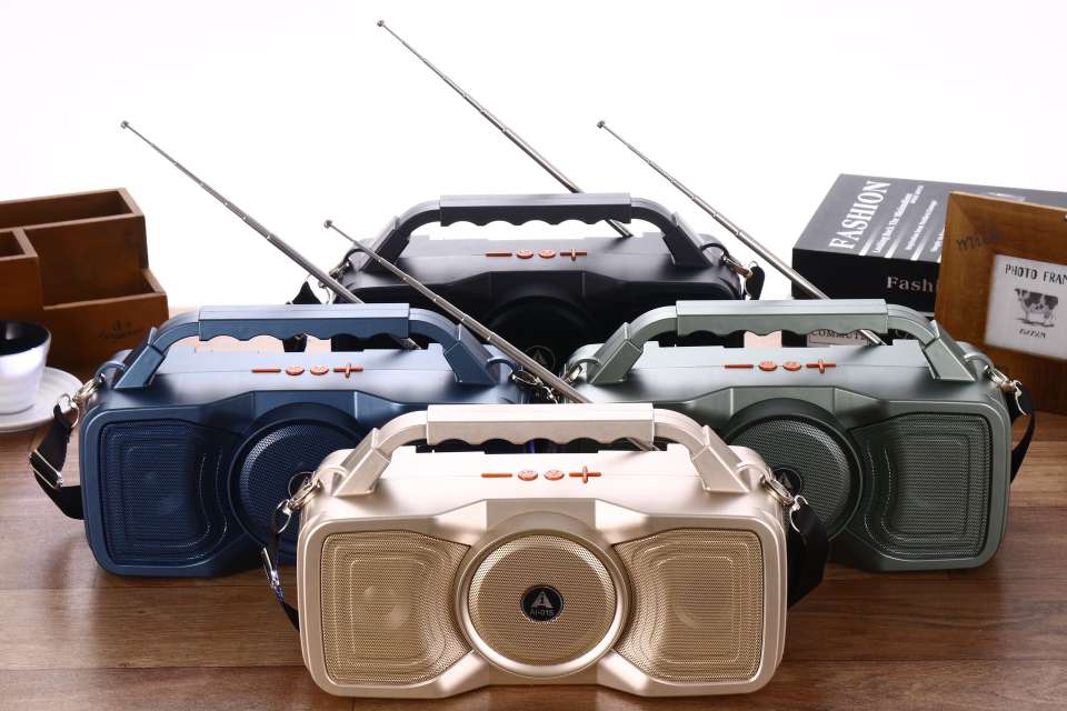 Solar panel Bluetooth speaker with radio, flashlight, USB flash drive and TF detail image 7