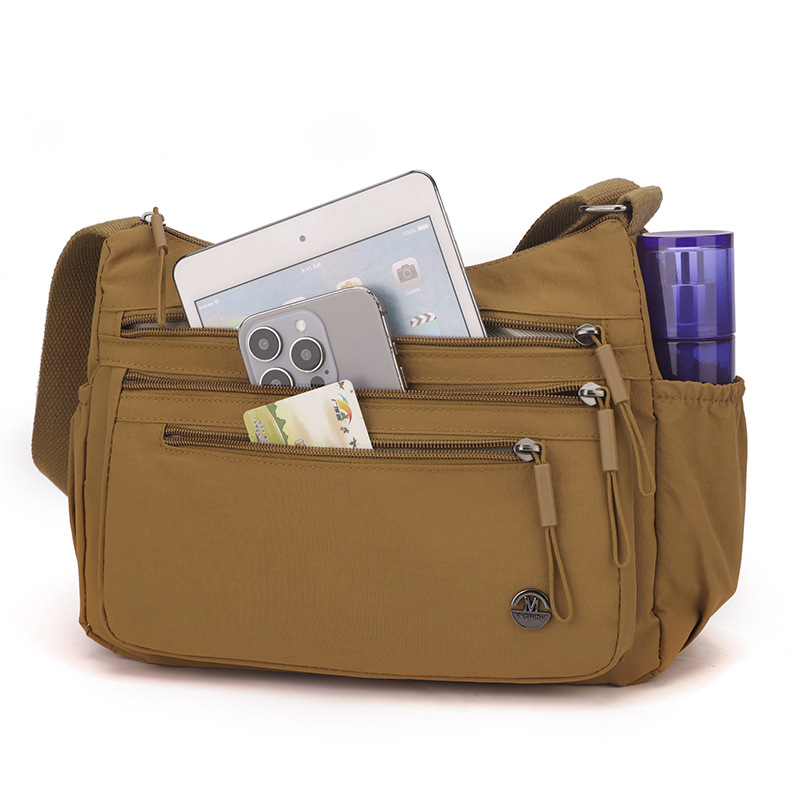Women's Bag 2025 Spring New Cross-border Trend lightweight single-shoulder bag, women's casual nylon bag, large-capacity crossbody bag Application Scenario