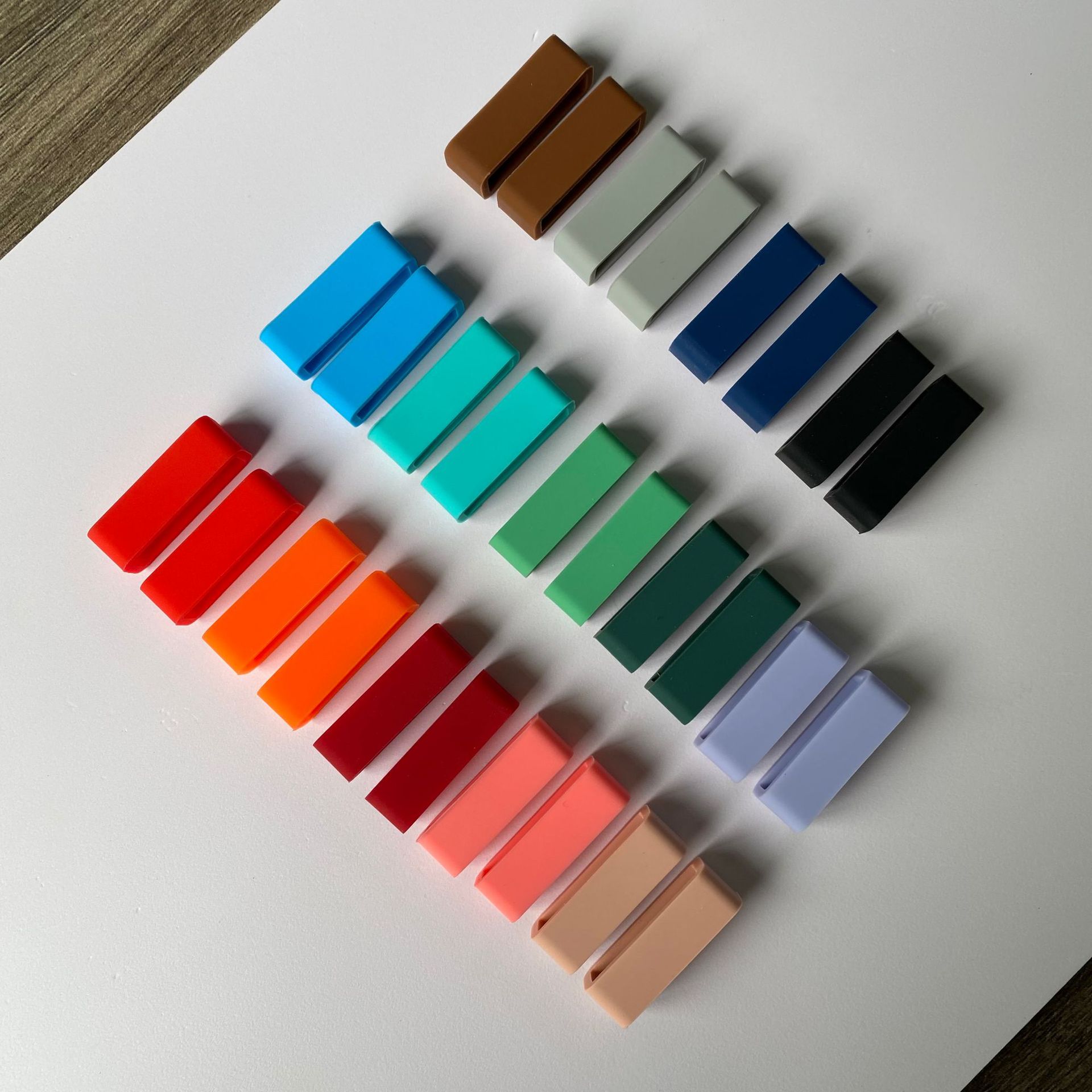 Factory wholesale silicone watch band, 22mm bezel, multiple colors available, rubber watch ring, watch band, activity ring Application Scenario