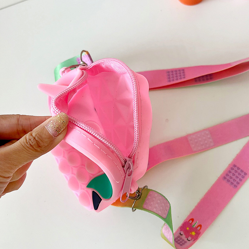Cross-border new product: Unicorn Rat Extermination Pioneer Coin Purse, Cartoon Silicone coin Purse, mini crossbody bag, storage bag Application Scenario