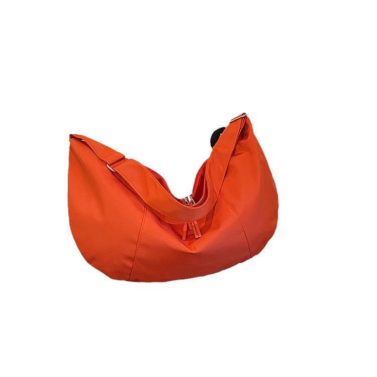 The retro Korean-style dumpling bag 2024 new large-capacity simple and casual bag, a casual single-shoulder tote bag, is selling well for women Item Picture
