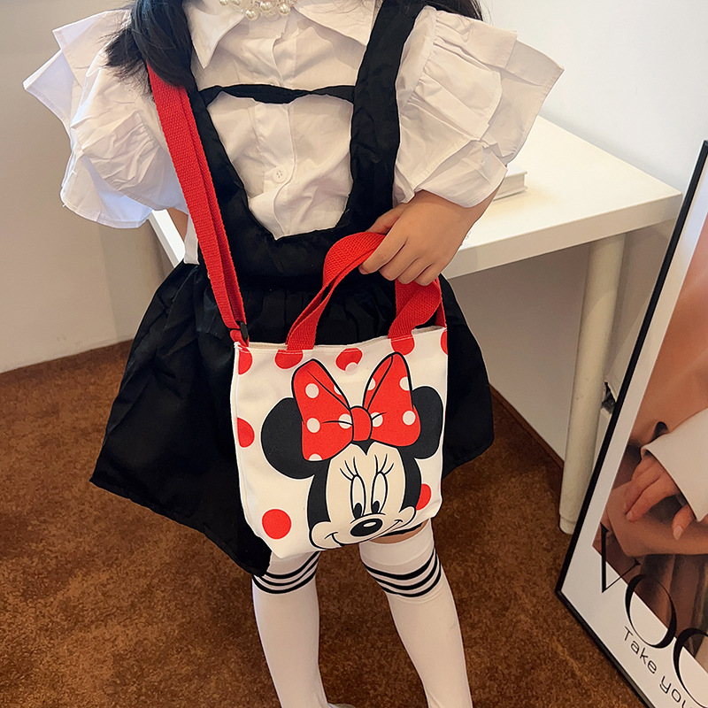2023 Trendy and fashionable children's canvas cartoon printed crossbody bag, Korean version cute single-shoulder hand-held girls' coin purse Application Scenario