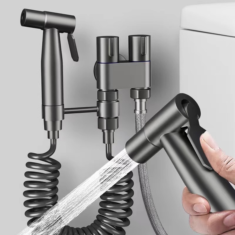 Toilet flushing spray gun, faucet flushing device, toilet and bathroom water gun companion, feminine washing device, pressurized high-pressure household full figure