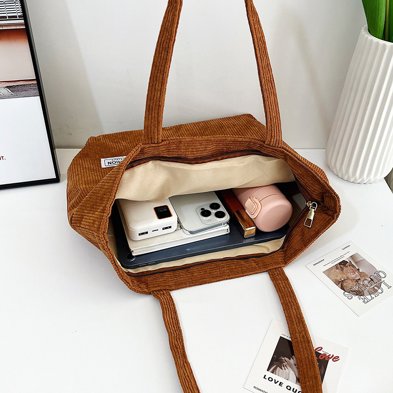 The fashionable and retro bucket bag for women, the new large-capacity versatile crossbody bag for women, and the trendy and elegant tote bag for women are selling well Application Scenario