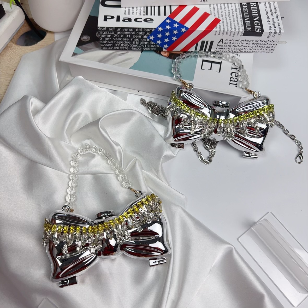 The 2025 autumn new mini accessory bag, fresh and clean makeup mirror bag, chain crossbody women's bag with diamond-encrusted bow Specification drawing