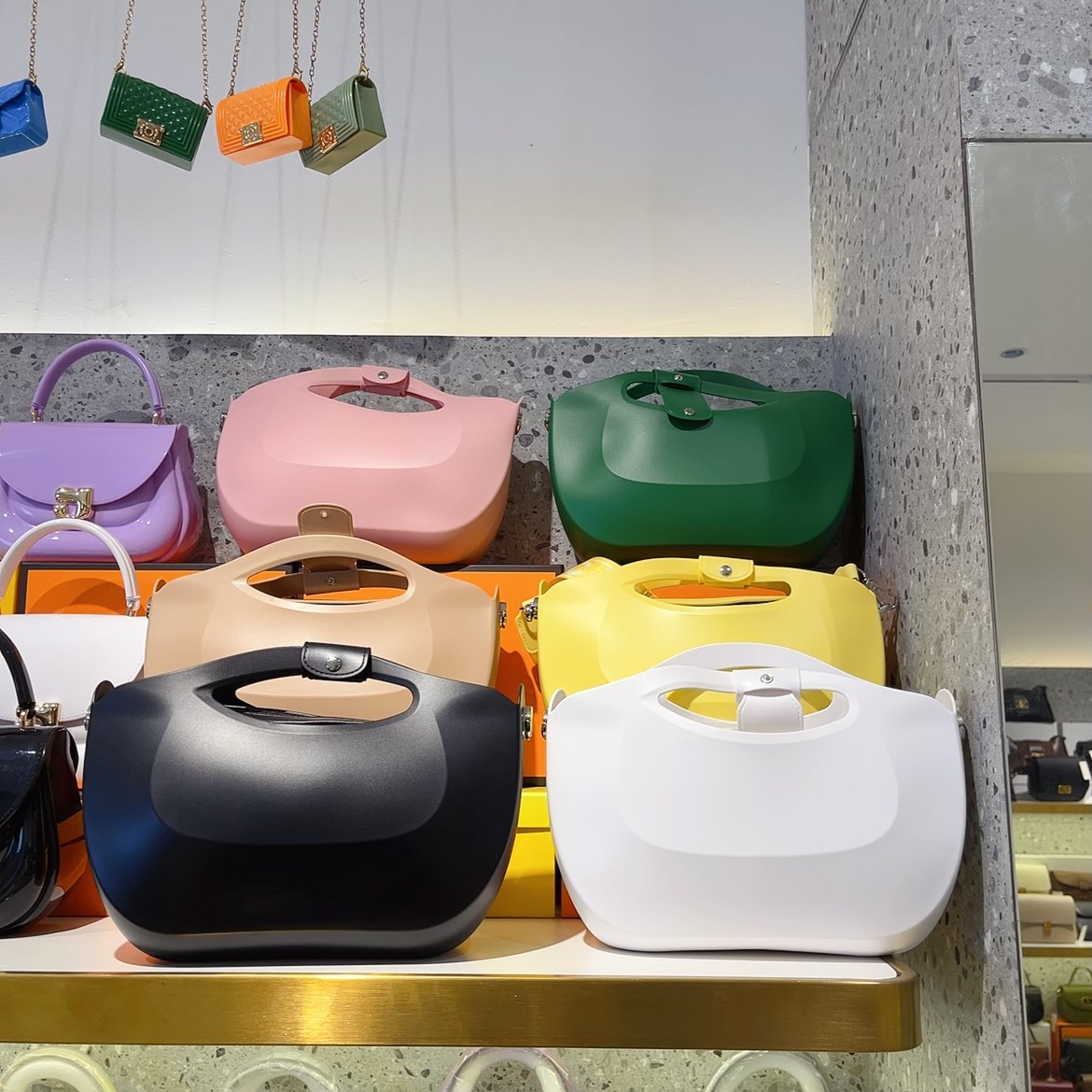 New Spring 2025 fashionable handbag for women, jelly buns, mother bag, European and American style wide shoulder strap crossbody full figure