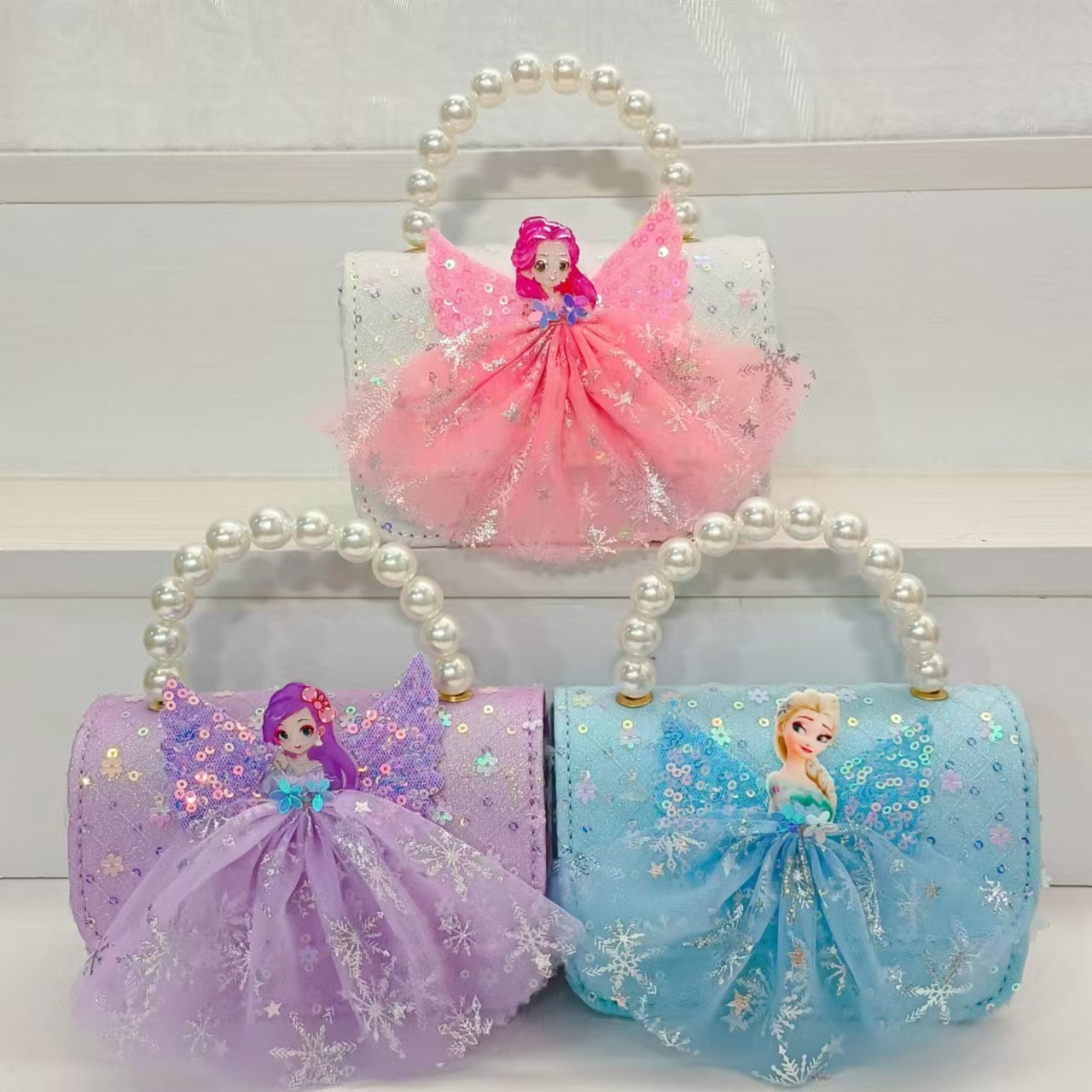 Pearl hand-held princess bag, crossbody accessory square bag, chain girl New Year lucky money bag, Children's Day gift on June 1st Application Scenario