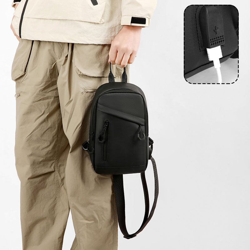 Trendy commuting large-capacity chest bag, men's casual outdoor sports cycling chest bag, business versatile shoulder bag Application Scenario
