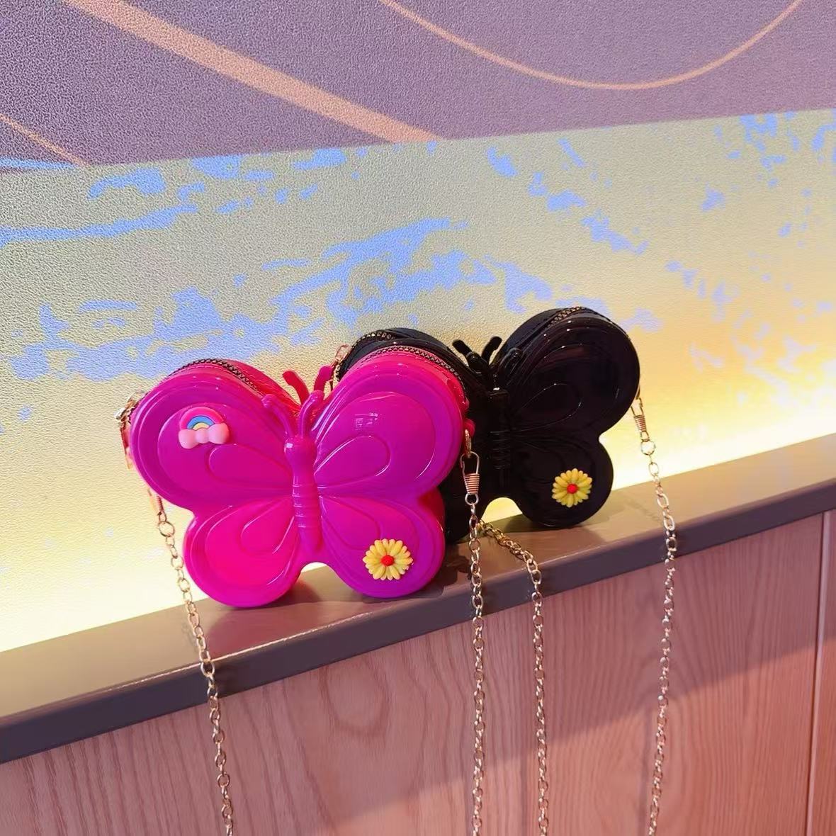 The new butterfly and jelly bags for the summer of 2025 are cute, colorful and sweet. They are mini chain bags that girls can carry diagonally on one shoulder Specification drawing