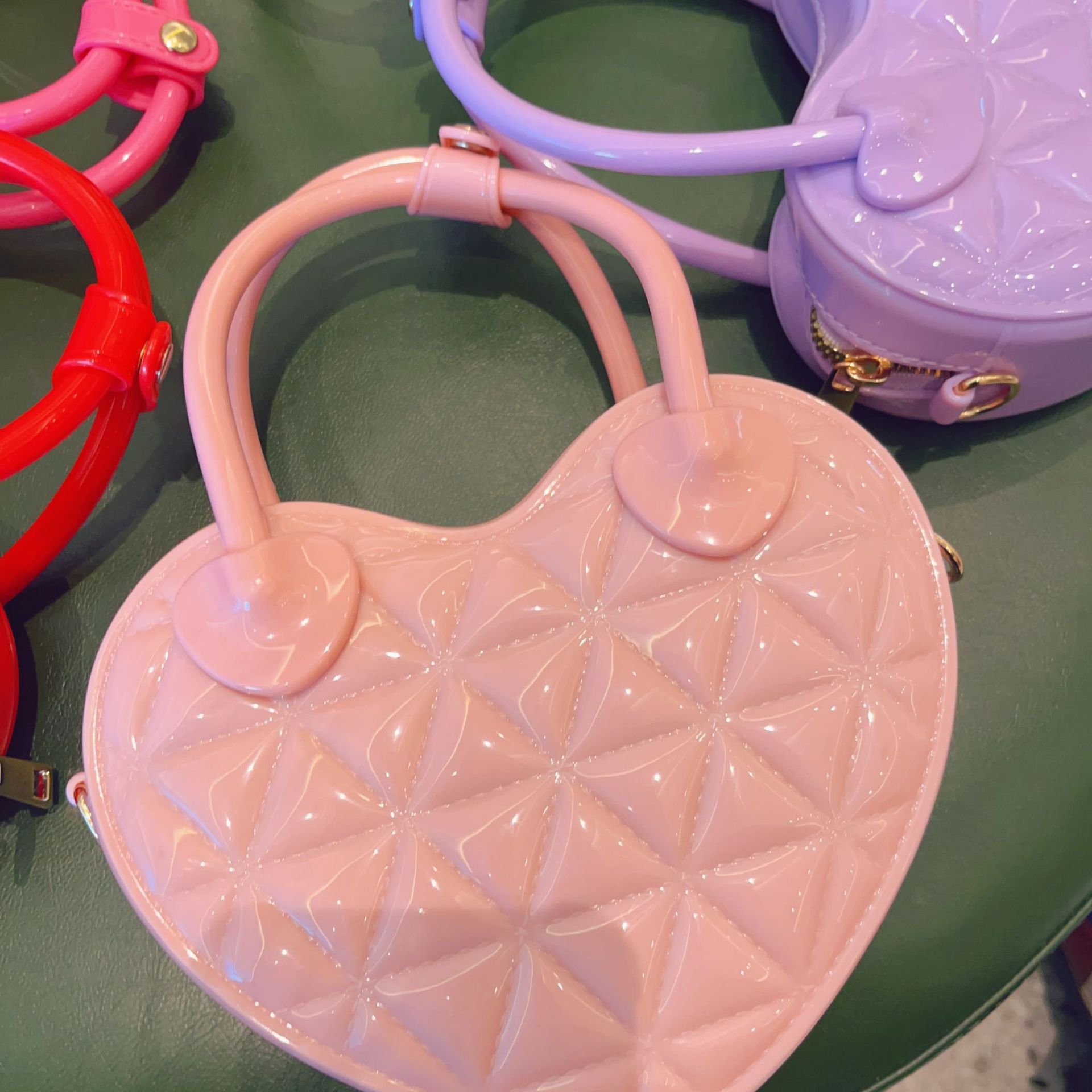 New PVC jelly bag for early spring 2025, heart-shaped hand-held small bag, diamond-shaped single-shoulder crossbody ladies' bag, sweet small bag Specification drawing