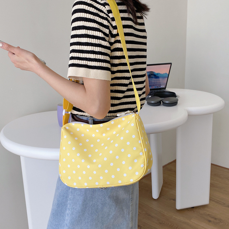 A new niche design bag for women in the summer of 2023, a fresh and spotted bag for students, a casual single-shoulder crossbody bag Specification drawing