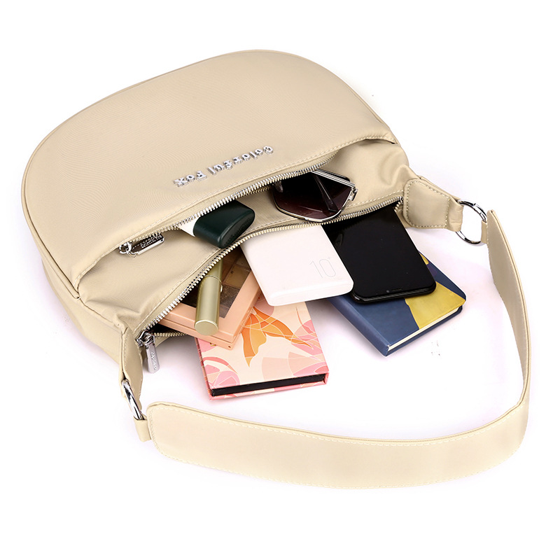 Colorful Fox women's fashionable and trendy underarm bag, Korean style versatile single-shoulder bag, cross-border sports handbag Application Scenario