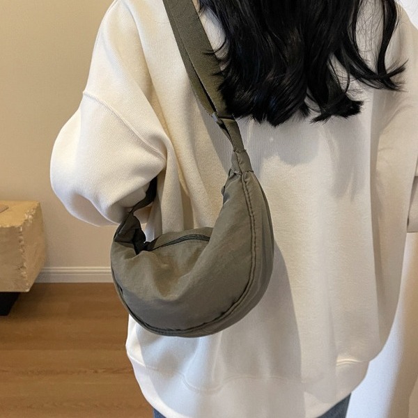 New fashionable dumpling bag in Korean style, high-end solid color crossbody bag, niche design bag, large capacity, popular women's bag Specification drawing