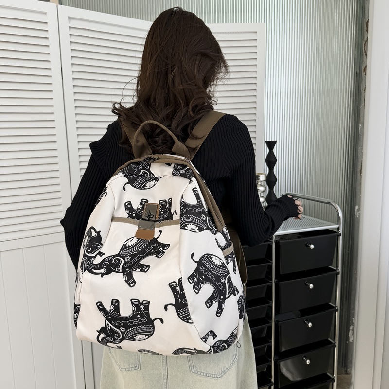 Cross-border simple Oxford fabric casual backpack 2025 New style fashionable travel backpack for women, spring outing schoolbag details Picture