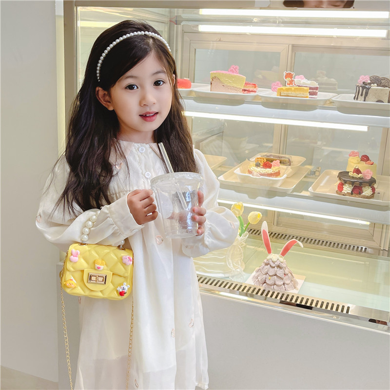 The new 2025 children's bag, a cute girl's single-shoulder crossbody bag, is a trendy and versatile princess style pearl coin purse Item Picture