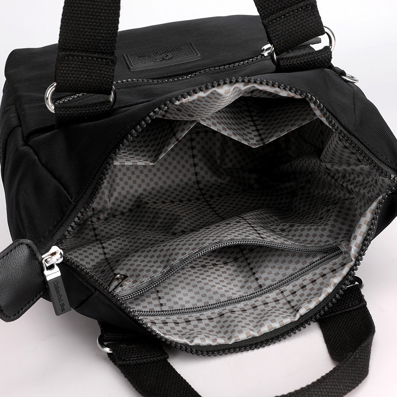 Cross-border exclusive 2025 women's new single-shoulder bag, large-capacity water-resistant crossbody bag, personalized and simple handbag Application Scenario