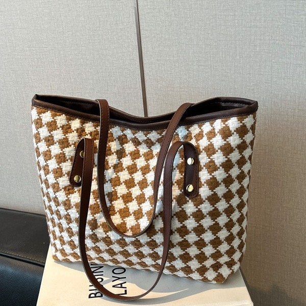 Casual commuting women's bag 2025 Spring checkered simple, stylish and trendy single-shoulder crossbody bag tote bag Application Scenario