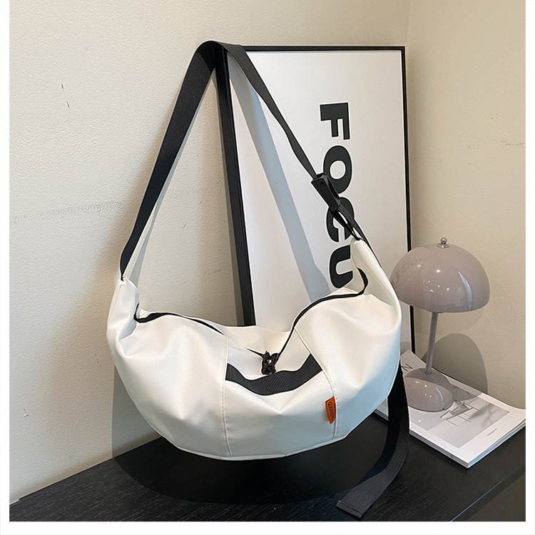 The new large-capacity Korean streetwear crossbody bag is selling well. It's a casual postman single-shoulder bag for students and a simple dumpling bag for girls Specification drawing