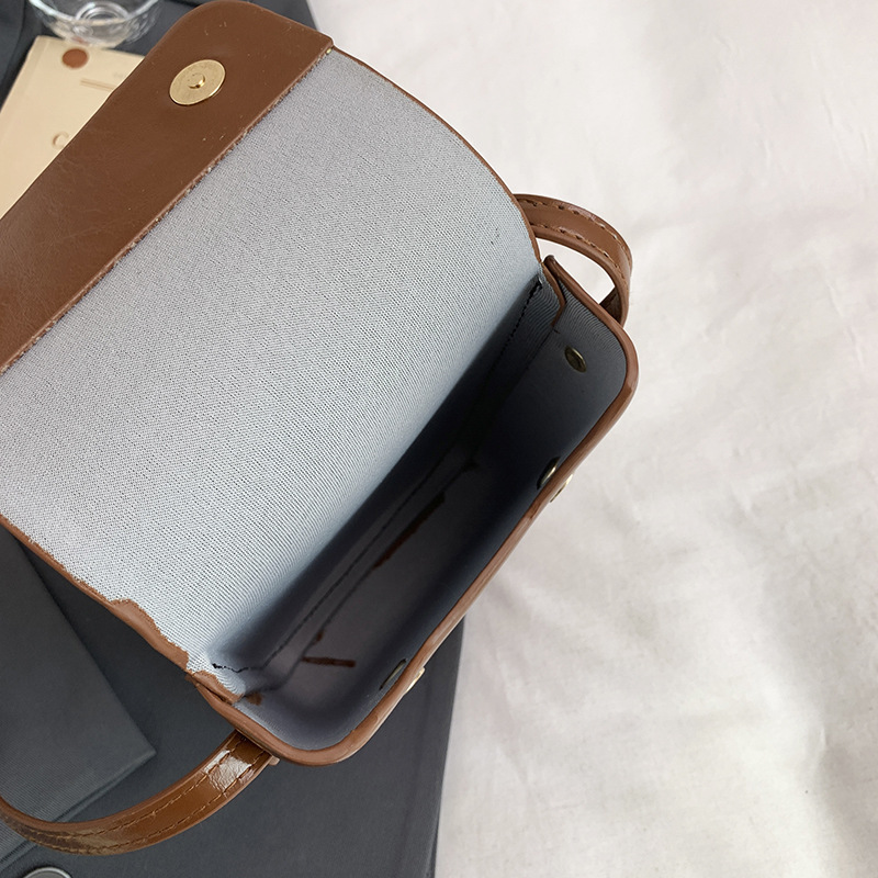 Men's and women's quality single-shoulder bag 2025 new style Japanese and Korean fashion versatile vertical phone bag factory direct sales crossbody bag for women Application Scenario