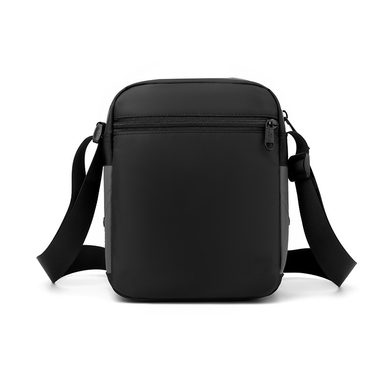 Wholesale of new men's single-shoulder bags, outdoor casual crossbody bags, sports travel backpacks, water-resistant nylon fabric men's bags Application Scenario
