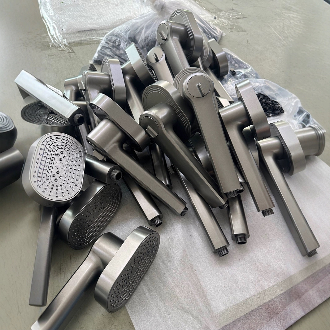 Wholesale of popular 360-degree water heaters, shower heads, pressurized fine water pressure boosting (in stock and available) Application Scenario