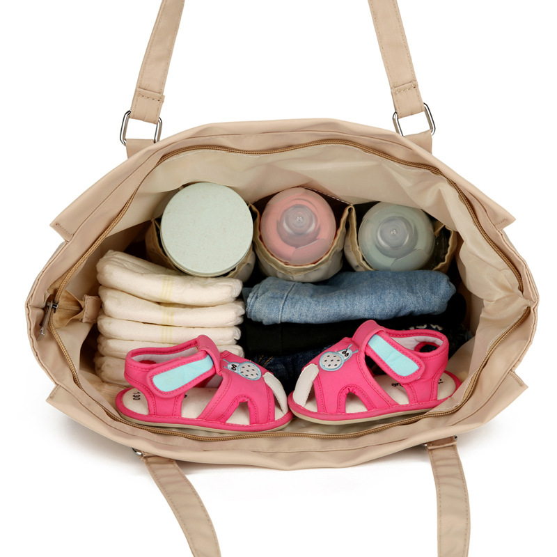Mummy Bag 2025 New Style, fashionable solid color, lightweight storage, water-repellent, large capacity single-shoulder bag, tote bag, handbag Application Scenario