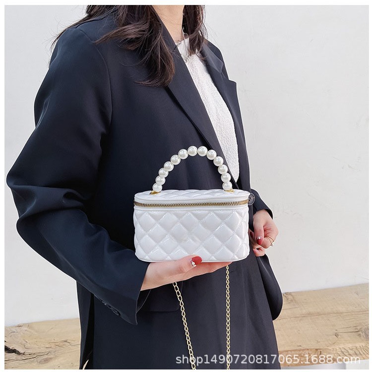 2025 New spring and summer jelly bag, horizontal diamond-shaped cosmetic bag, pearl hand bag, shoulder crossbody small bag, in stock for wholesale Application Scenario
