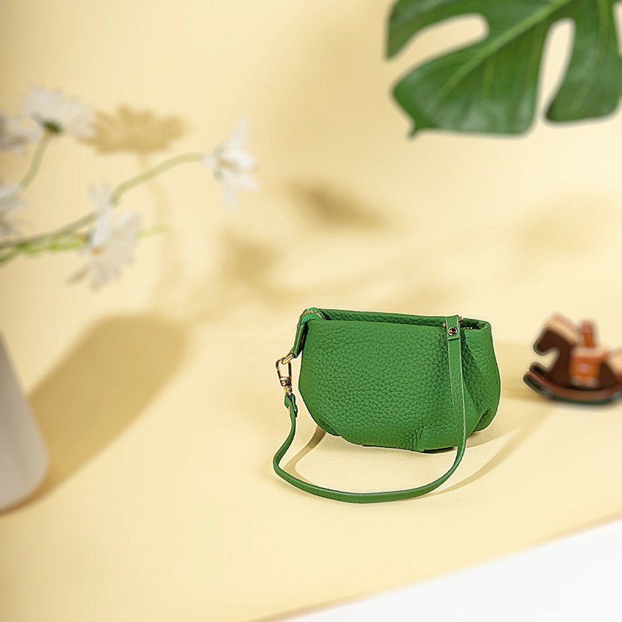 New niche cloud coin purse for women, small leather dumpling bag, mini shoulder bag, fashionable chain crossbody bag Application Scenario