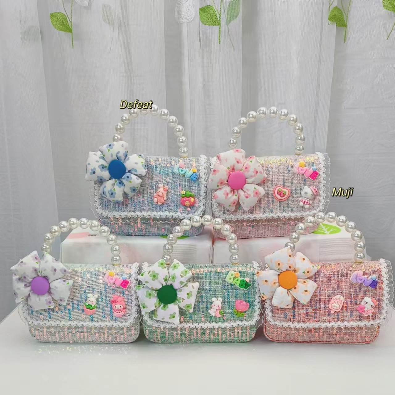 Flower pearl handbag, princess bag, sequined shoulder bag, little girl crossbody bag, small square bag, loose change accessory bag Application Scenario