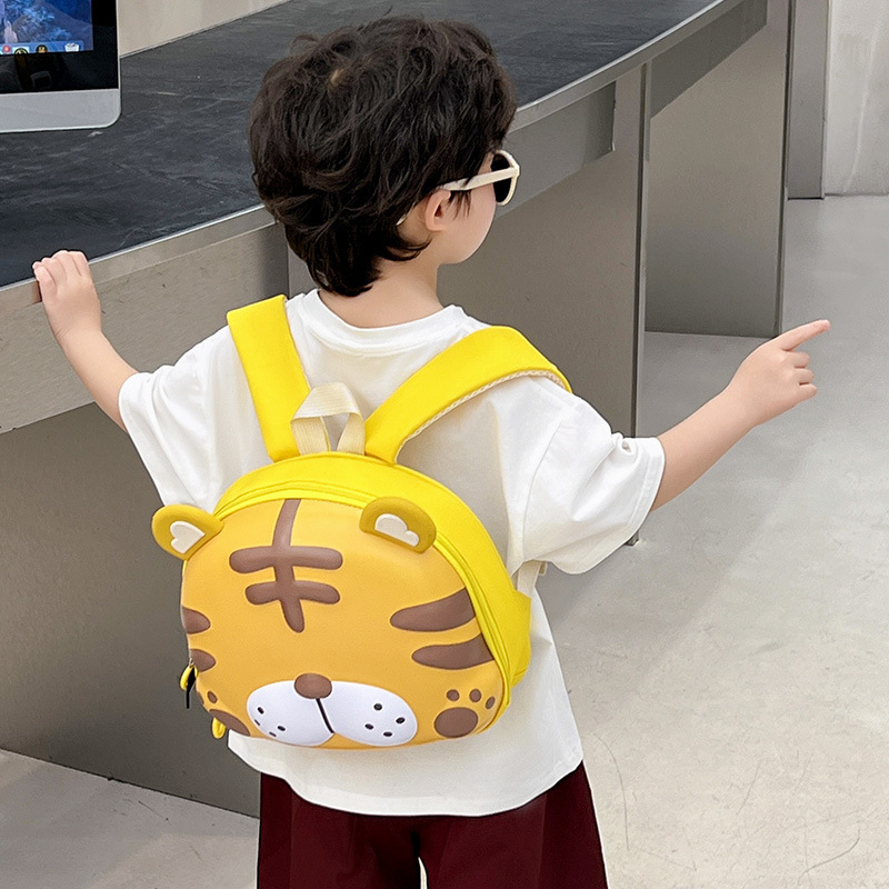 New fashionable kindergarten schoolbag, EVA material cartoon tiger children's backpack, boys' casual travel bag Application Scenario