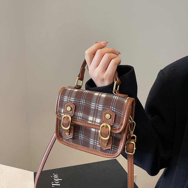New winter checkered children's bag, Korean-style parent-child messenger bag, stylish color matching, crossbody single-shoulder hand-carry small bag Specification drawing