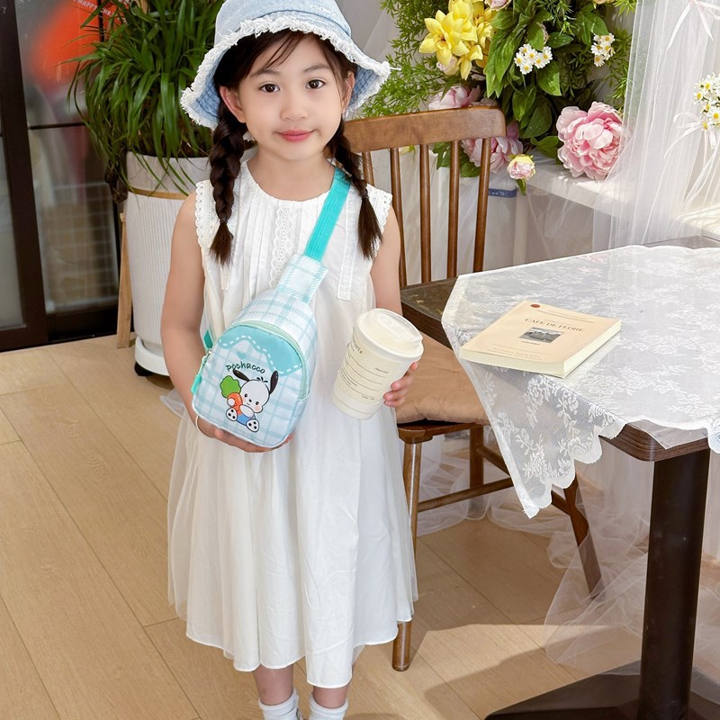 New cartoon children's chest bag, cute kindergarten schoolbag, fashionable children's crossbody backpack, snack toy single-shoulder bag Application Scenario